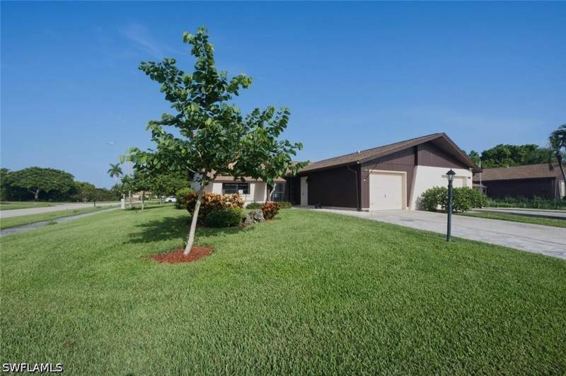 2 bedroom Attached at 102 Round Key Cir G3, Lakewood Villas, Naples — photo 2