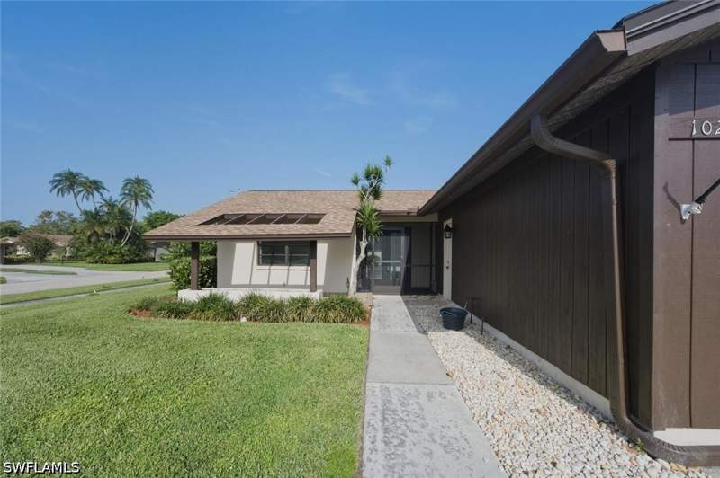 2 bedroom Attached at 102 Round Key Cir G3, Lakewood Villas, Naples — photo 3