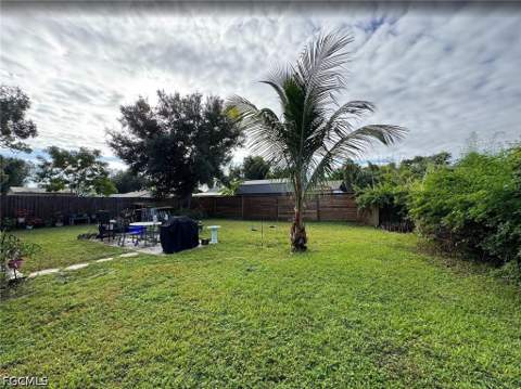 559 San Bernardino St, North Fort Myers FL - photo 11 of 12