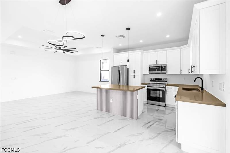 3 bedroom SingleFamilyResidence at 433 Rayford St, Lehigh Acres, Lehigh Acres — photo 5