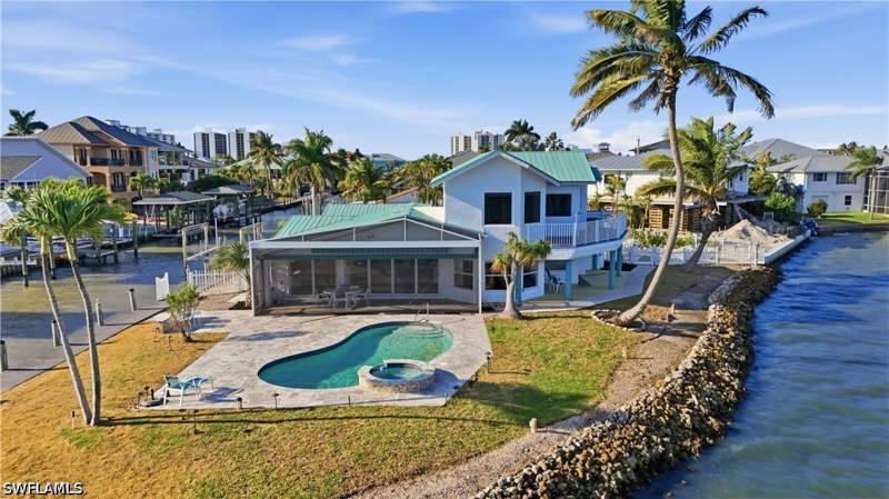 4 bedroom SingleFamilyResidence at 266 Curlew St, Santini Cross Unrec, Fort Myers Beach — photo 4