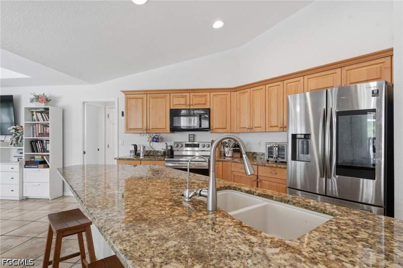 3 bedroom SingleFamilyResidence at 3418 Oasis Blvd, Cape Coral, Cape Coral — photo 3