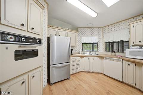 16209 Asheboro Ct, Fort Myers FL - photo 16 of 50