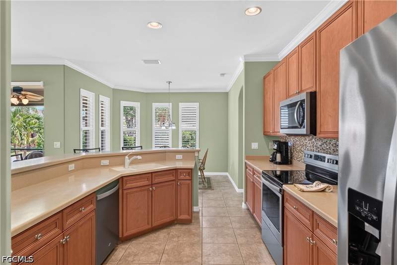 3 bedroom SingleFamilyResidence at 13818 Village Creek Dr, Colonial Shores, Fort Myers — photo 3