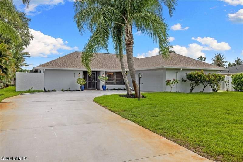 3 bedroom SingleFamilyResidence at 433 Golfview Dr, Palm River Estates, Naples — photo 2