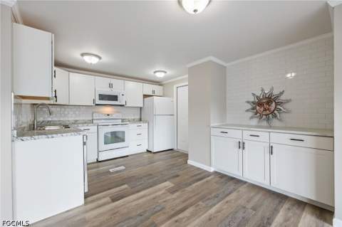 479 Nicklaus Blvd, North Fort Myers FL - photo 10 of 38