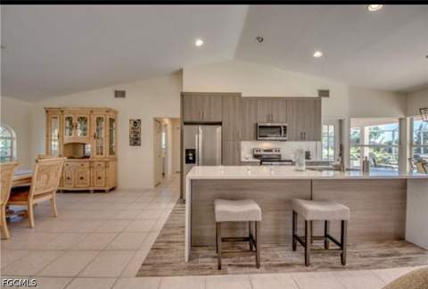 318 SW 28th St, Cape Coral FL - photo 9 of 35