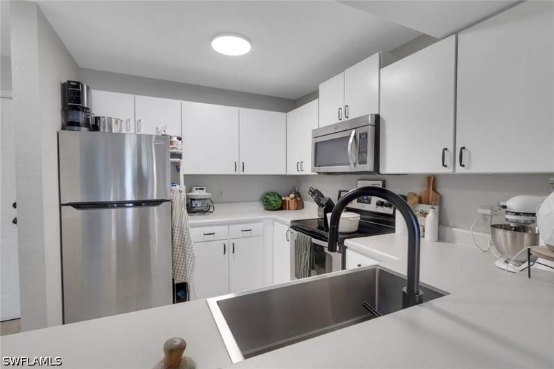 2 bedroom Condominium at 8304 Key Royal Cir 1723, Key Royal Condominiums, Naples — photo 5