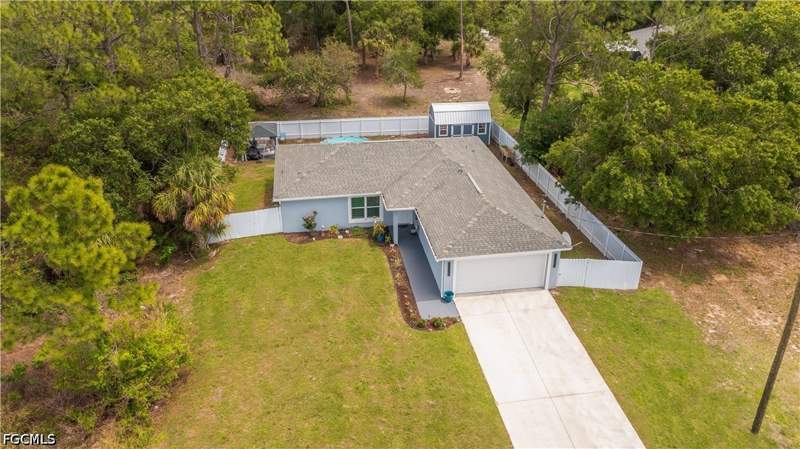 3 bedroom SingleFamilyResidence at 7081 Brazil Cir, Port Labelle, Labelle — photo 2