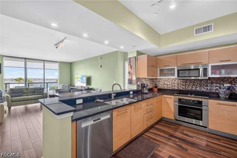 3000 Oasis Grand Blvd 505, Fort Myers FL - photo 10 of 50