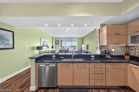 3000 Oasis Grand Blvd 505, Fort Myers FL - photo 11 of 50