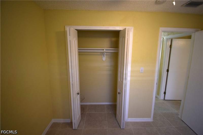 4 bedroom SingleFamilyResidence at 7 W Clermont Ct, Fort Myers, Fort Myers — photo 3