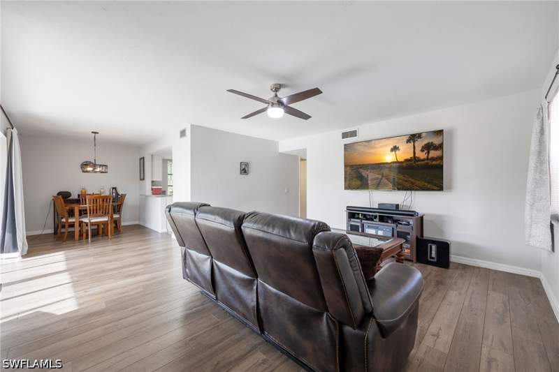 2 bedroom Condominium at 1400 Pompei Ln 23, Sorrento Villas, Naples — photo 4