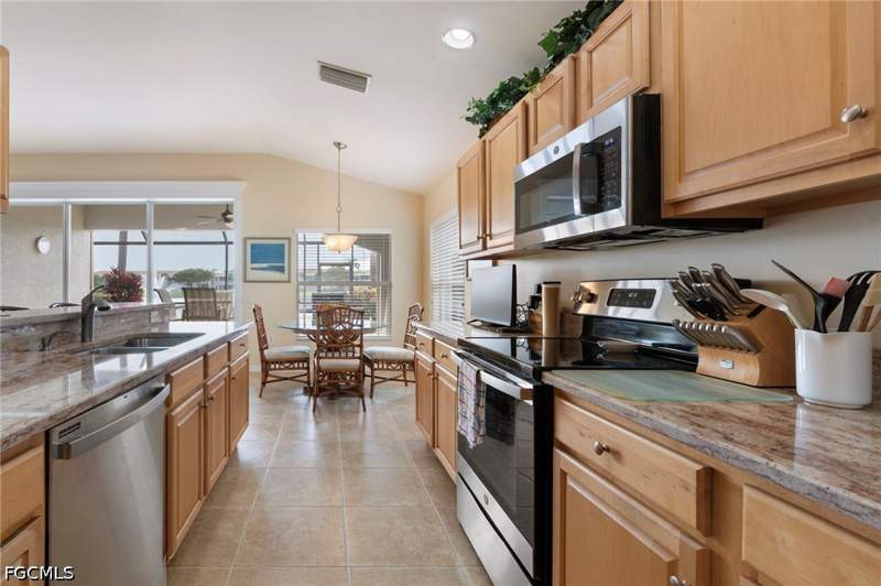 2 bedroom Attached at 10025 Majestic AVE, MAJESTIC POINTE, Fort Myers — photo 4