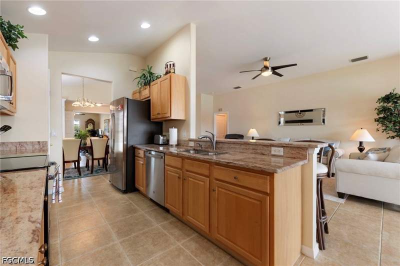 2 bedroom Attached at 10025 Majestic AVE, MAJESTIC POINTE, Fort Myers — photo 5