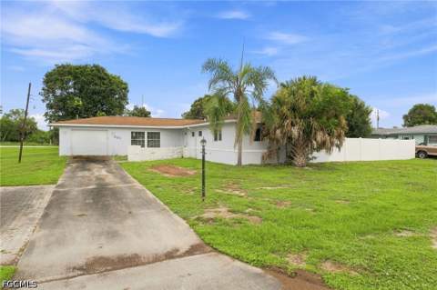 301 Hollywood St, Lehigh Acres FL - photo 18 of 30