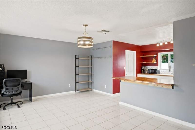 4 bedroom SingleFamilyResidence at 301 Hollywood St, Country Club Estates, Lehigh Acres — photo 4