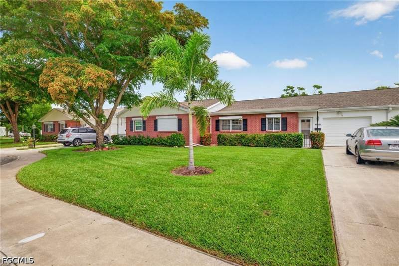 2 bedroom SingleFamilyResidence at 6913 Birdie Way, Myerlee Circle Condo, Fort Myers — photo 2