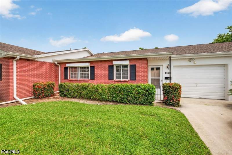 2 bedroom SingleFamilyResidence at 6913 Birdie Way, Myerlee Circle Condo, Fort Myers — photo 4