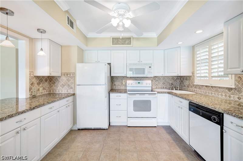 2 bedroom Condominium at 1549 Sandpiper St 42, Royal Bay Villas, Naples — photo 4