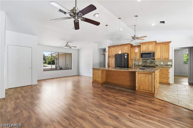 3 bedroom SingleFamilyResidence at 19028 Pine Run Ln, Pine Run, Fort Myers — photo 4