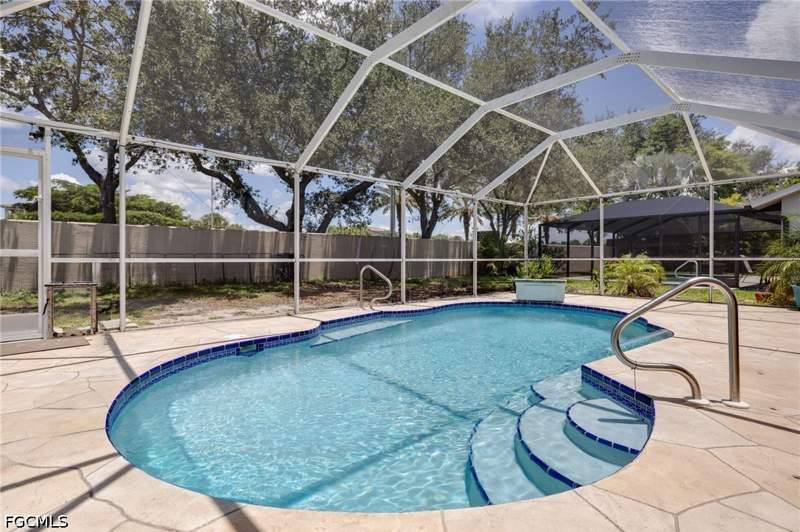 3 bedroom SingleFamilyResidence at 17791 Castle Harbor Dr, Islands At Three Oaks, Fort Myers — photo 2