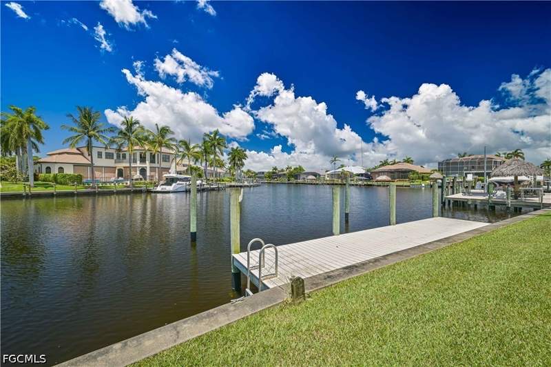 3 bedroom SingleFamilyResidence at 5514 Merlyn Ln, Cape Harbour, Cape Coral — photo 4