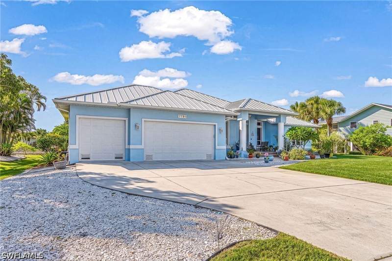 3 bedroom SingleFamilyResidence at 7791 Grande Pine Rd, Alden Pines, Bokeelia — photo 2