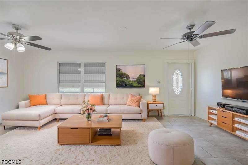 2 bedroom Attached at 63 Tangelo Ct, Orange Grove Park, Lehigh Acres — photo 2