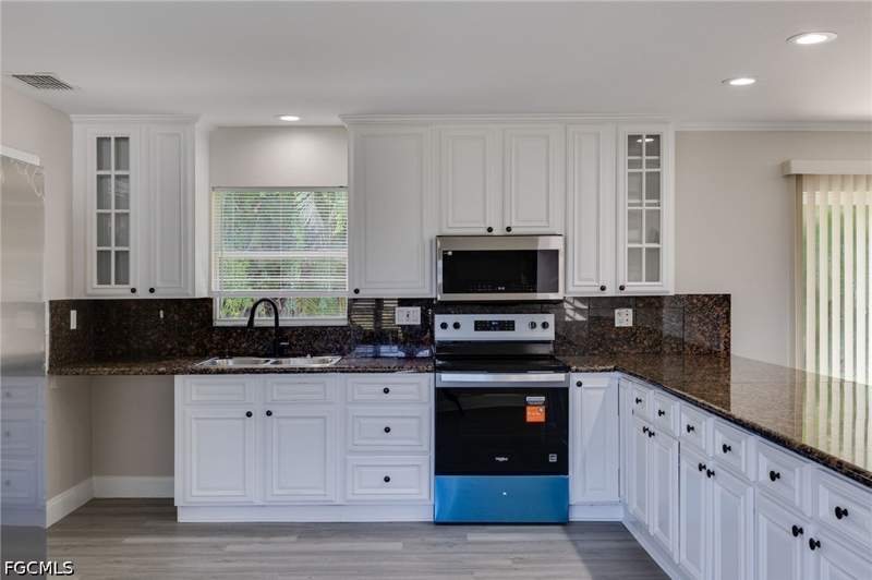 4 bedroom SingleFamilyResidence at 7370 Sea Island Rd, San Carlos Park, Fort Myers — photo 3