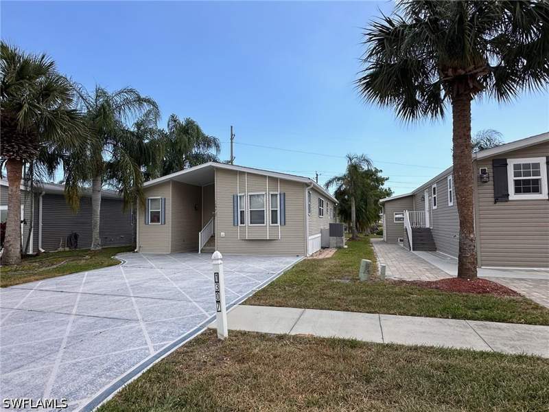 2 bedroom ManufacturedHome at 1307 Silver Lakes Blvd, Silver Lakes, Naples — photo 2