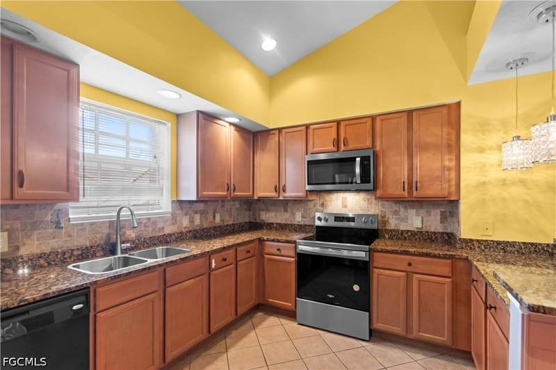 3 bedroom Condominium at 10046 Via Colomba Cir 203, Marbella On Cypress, Fort Myers — photo 2