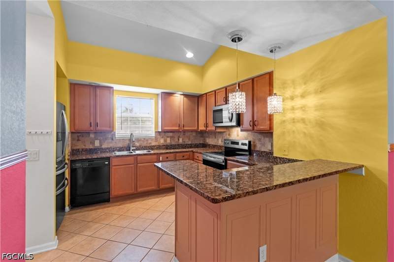 3 bedroom Condominium at 10046 Via Colomba Cir 203, Marbella On Cypress, Fort Myers — photo 4