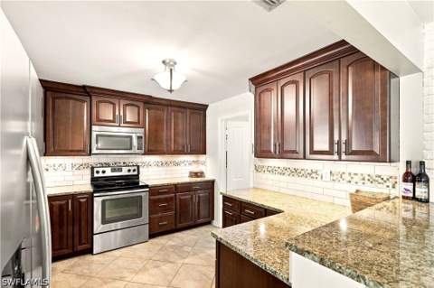 2741 McGregor Blvd, Fort Myers FL - photo 6 of 39