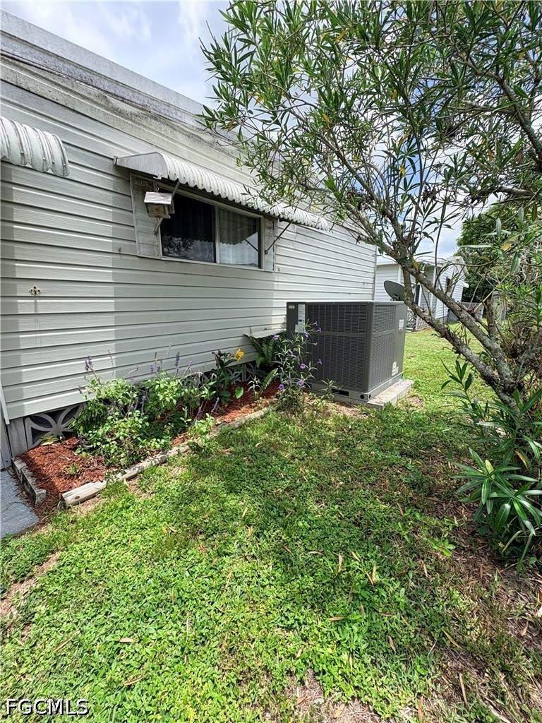 2 bedroom ManufacturedHome at 2777 Indianwood Dr, Laurel Estates Mobile Home Vil, North Fort Myers — photo 5