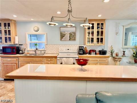2777 Indianwood Dr, North Fort Myers FL - photo 7 of 37