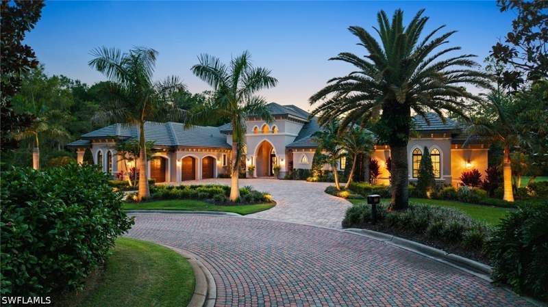4 bedroom SingleFamilyResidence at 6641 Edgecumbe Dr, Quail West, Naples — photo 2