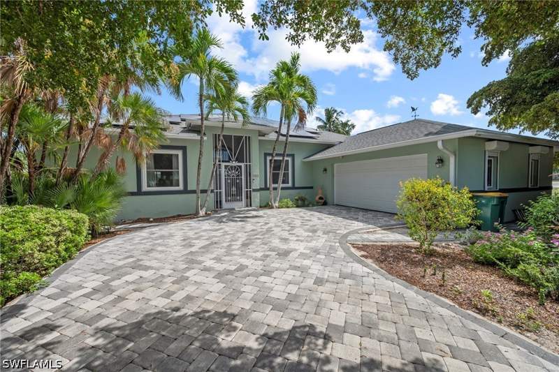 3 bedroom SingleFamilyResidence at 205 2nd St, Little Hickory Shores, Bonita Springs — photo 2