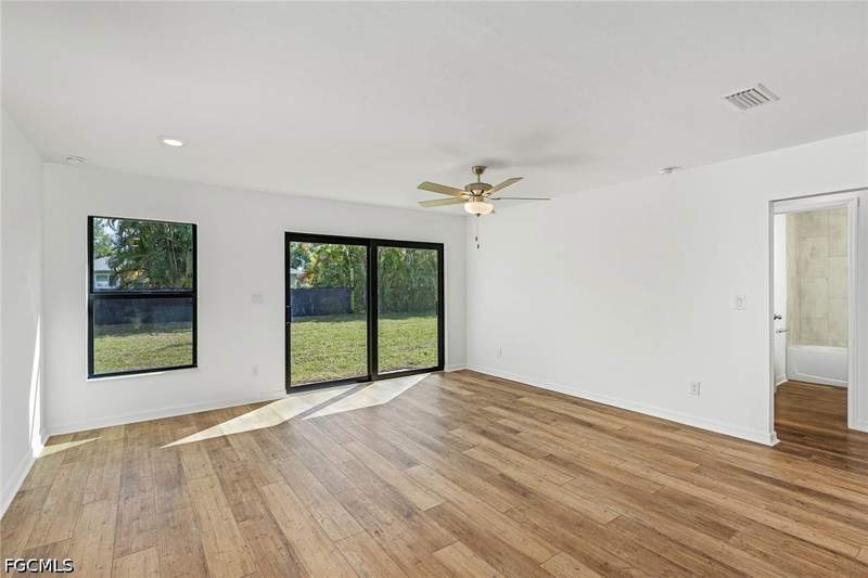 3 bedroom SingleFamilyResidence at 409 Broadmoor St E, Mirror Lakes, Lehigh Acres — photo 4