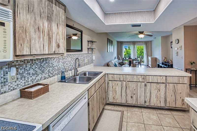 2 bedroom Condominium at 16001 Dublin Cir 203, Sanibel Way Condo, Fort Myers — photo 3
