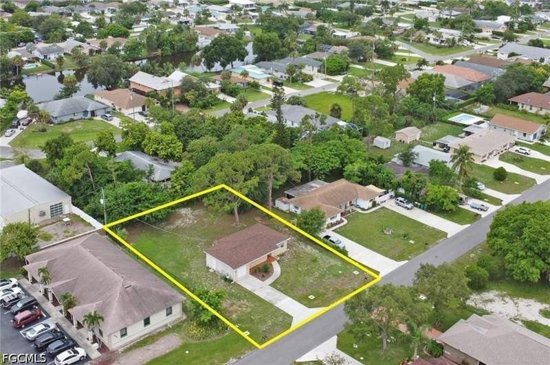 2 bedroom SingleFamilyResidence at 870 109th Ave N, Naples Park, Naples — photo 2