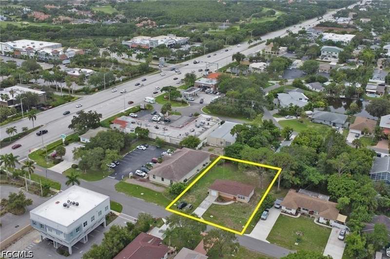 2 bedroom SingleFamilyResidence at 870 109th Ave N, Naples Park, Naples — photo 3
