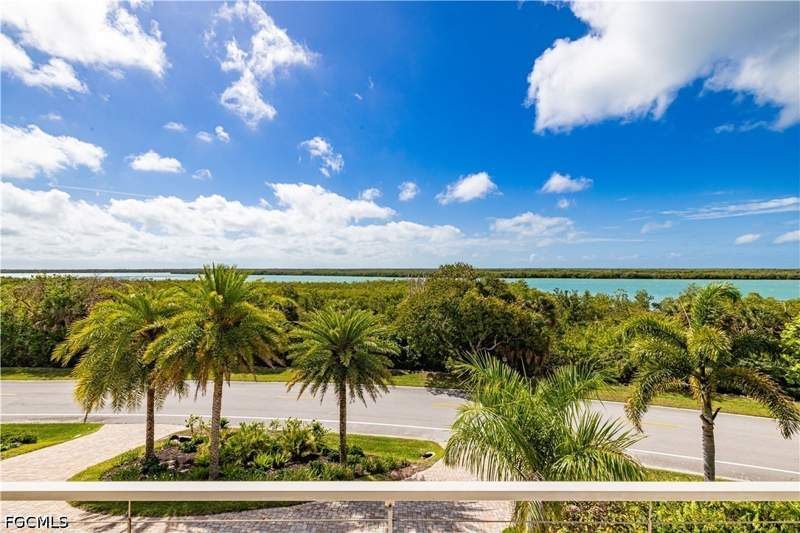 3 bedroom SingleFamilyResidence at 1247 Blue Hill Creek Dr, Key Marco, Marco Island — photo 3