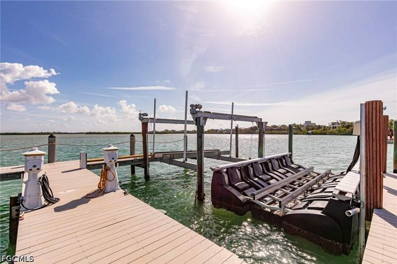 3 bedroom SingleFamilyResidence at 1247 Blue Hill Creek Dr, Key Marco, Marco Island — photo 4