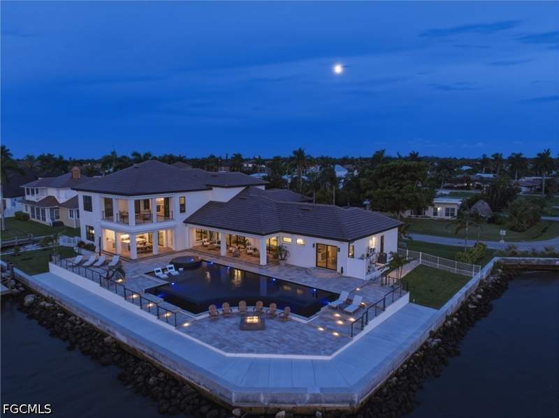5 bedroom SingleFamilyResidence at 12798 Dennis Dr, Fort Myers, Fort Myers — photo 5