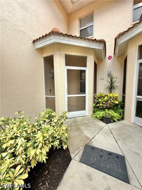 517 Robin Hood Cir 101, Naples FL - photo 6 of 29