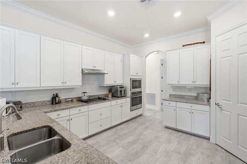 5 bedroom SingleFamilyResidence at 14189 Mindello Dr, Portico, Fort Myers — photo 4