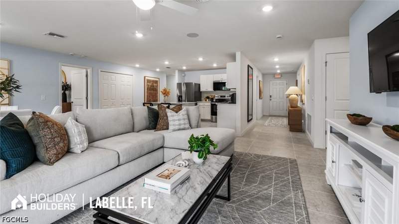 4 bedroom SingleFamilyResidence at 5021 Dania Cir, Port Labelle, Labelle — photo 2
