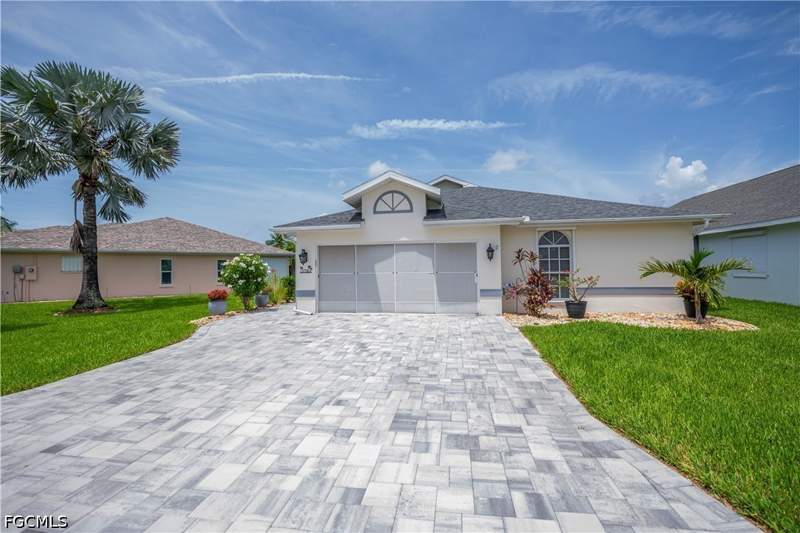 3 bedroom SingleFamilyResidence at 17751 Pineapple Palm Ct, Sabal Springs Golf And Racquet Club, North Fort Myers — photo 2