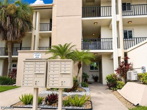 2079 Barkeley Ln 13, Fort Myers FL - photo 22 of 25